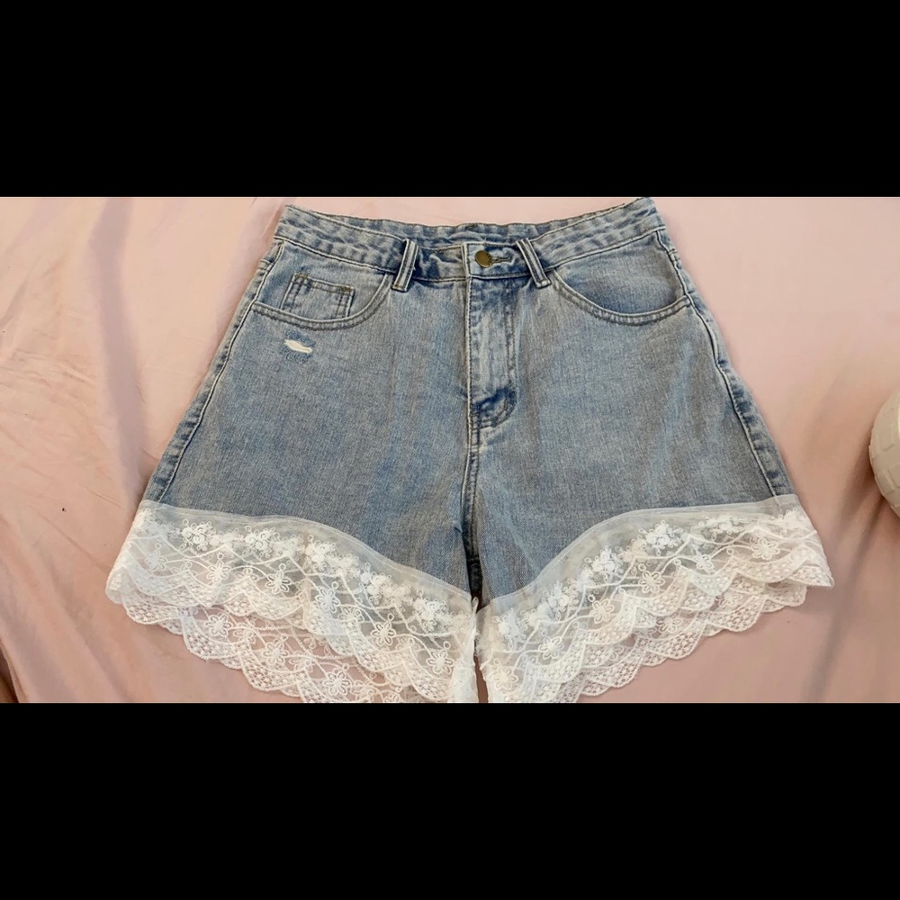 New W/O Tag Jeans Short W/ Lace 14 in Across Waist